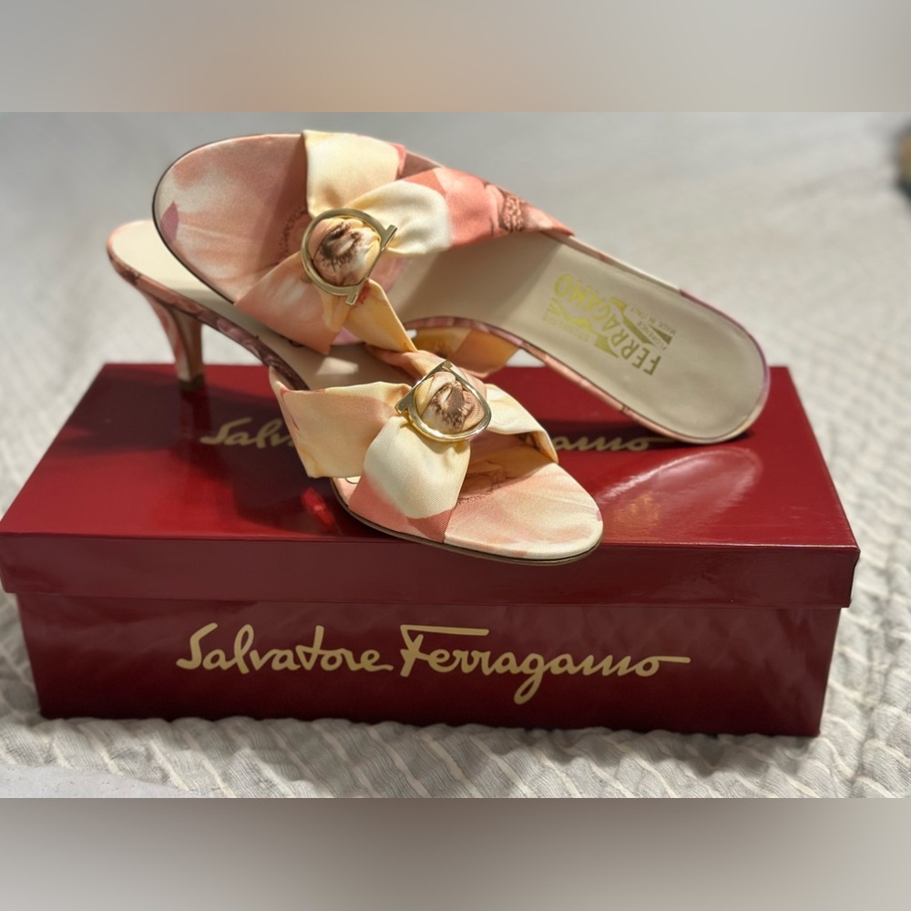 Vintage - Salvatore Ferragamo - Never Worn- Floral Print Mules/ Kitten Heel - Picture 1 of 4